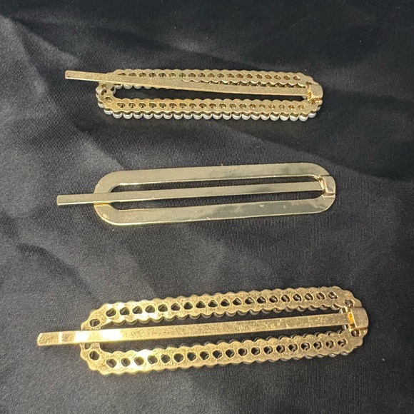 🤑 FREE with Bundle🤑 Zara Gold and Pearl Hair Clip Trio - Picture 3 of 4